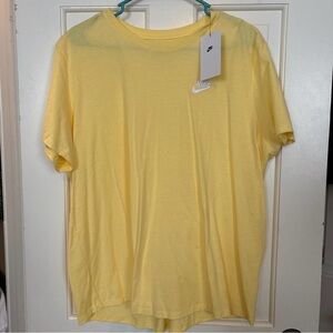 Nike Women's Yellow Short Sleeve Tee